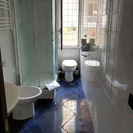 Gemelli Holidays - Monte Mario Station Connecting To Center In 20 Minutes, 2 Easy Lofts, Groundfloor With Courtyard, Mezzanine Bedroom, Baby & Pet Friendly, 2 Steps From Groceries, Restaurants, Park, Bus, Cycle Path - Warm Guest Care In 4 Languages Roma