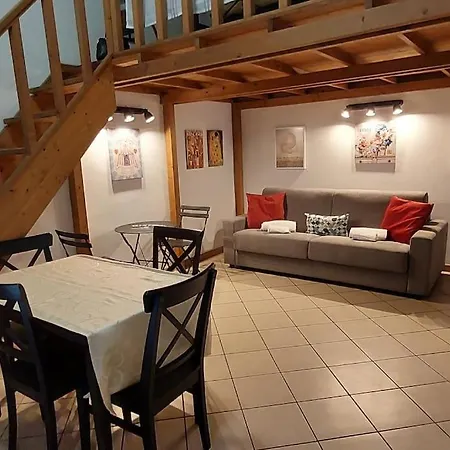 Gemelli Holidays - Monte Mario Station Connecting To Center In 20 Minutes, 2 Easy Lofts, Groundfloor With Courtyard, Mezzanine Bedroom, Baby & Pet Friendly, 2 Steps From Groceries, Restaurants, Park, Bus, Cycle Path - Warm Guest Care In 4 Languages * Roma