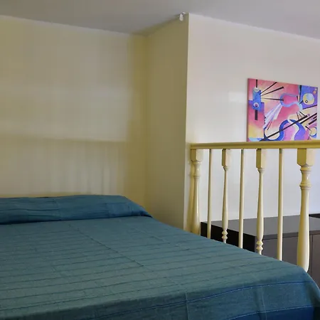 Gemelli Holidays - Monte Mario Station Connecting To Center In 20 Minutes, 2 Easy Lofts, Groundfloor With Courtyard, Mezzanine Bedroom, Baby & Pet Friendly, 2 Steps From Groceries, Restaurants, Park, Bus, Cycle Path - Warm Guest Care In 4 Languages * Roma
