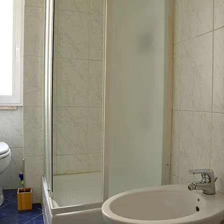 Gemelli Holidays - Monte Mario Station Connecting To Center In 20 Minutes, 2 Easy Lofts, Groundfloor With Courtyard, Mezzanine Bedroom, Baby & Pet Friendly, 2 Steps From Groceries, Restaurants, Park, Bus, Cycle Path - Warm Guest Care In 4 Languages Daire *
